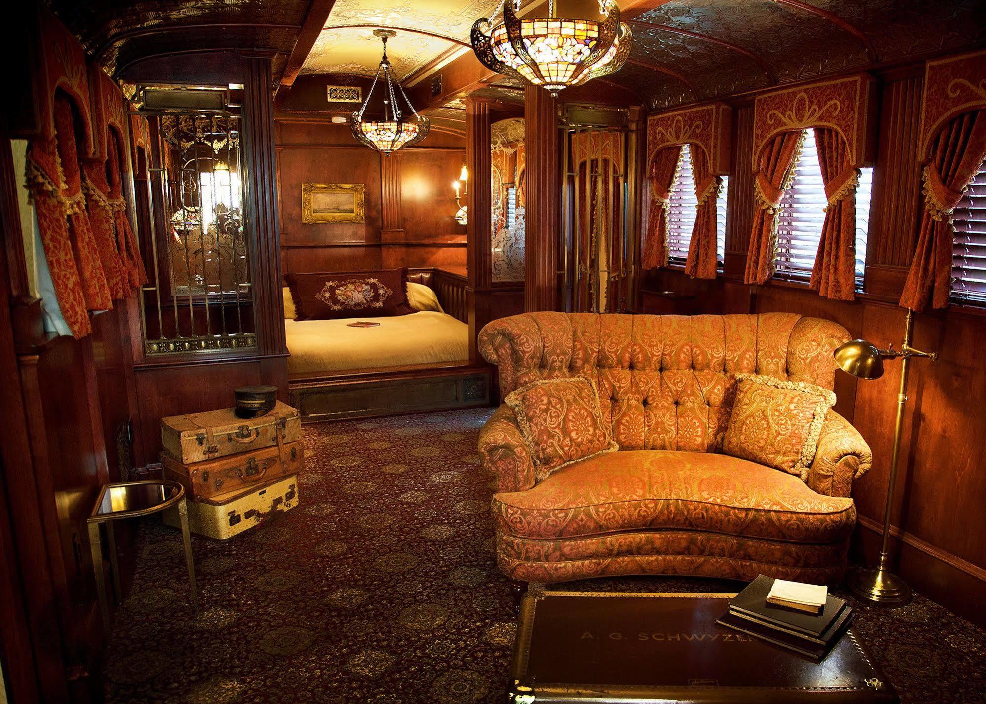 Deluxe King Suite